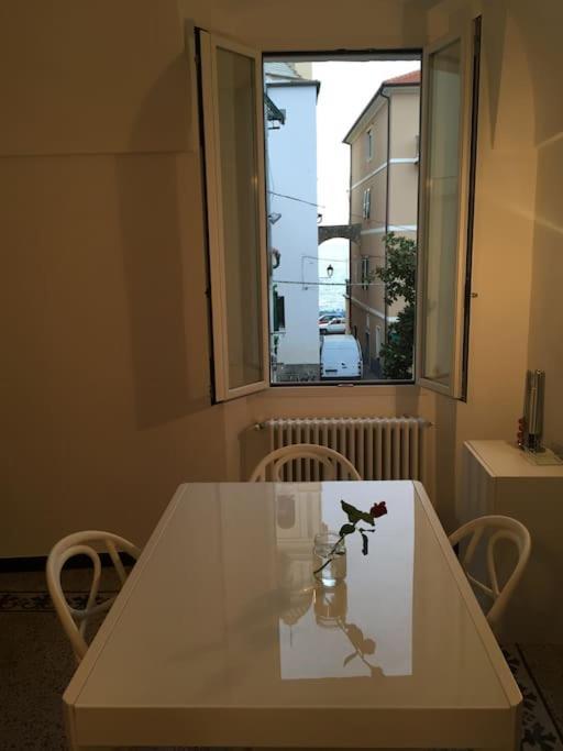דירות Sea View, In The Old Town סנטו סטפנו אל מארה מראה חיצוני תמונה