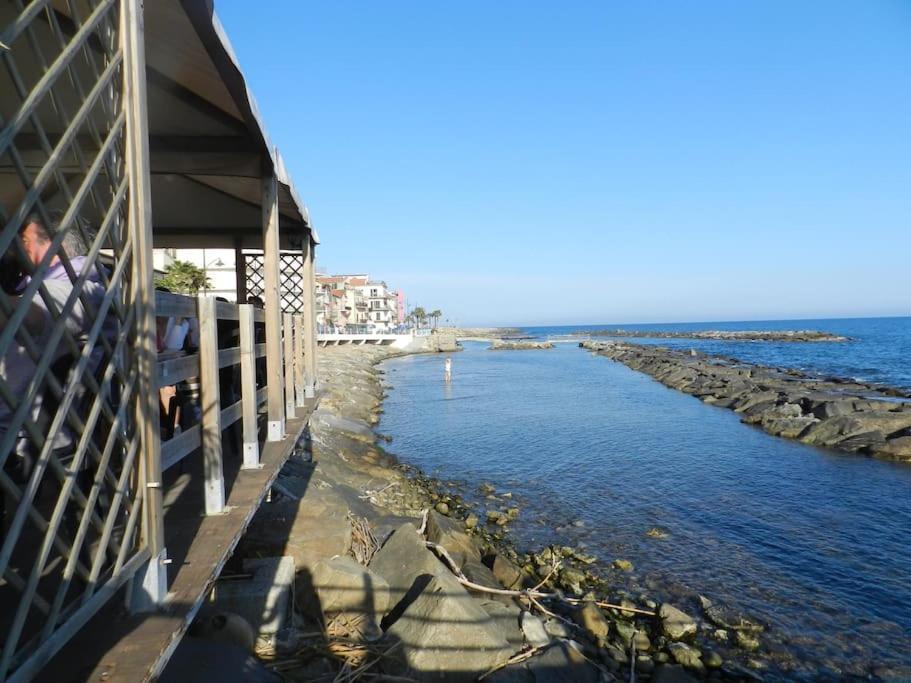דירות Sea View, In The Old Town סנטו סטפנו אל מארה מראה חיצוני תמונה
