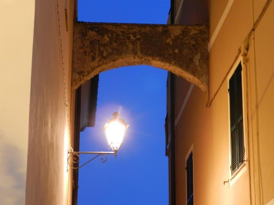 דירות Sea View, In The Old Town סנטו סטפנו אל מארה מראה חיצוני תמונה